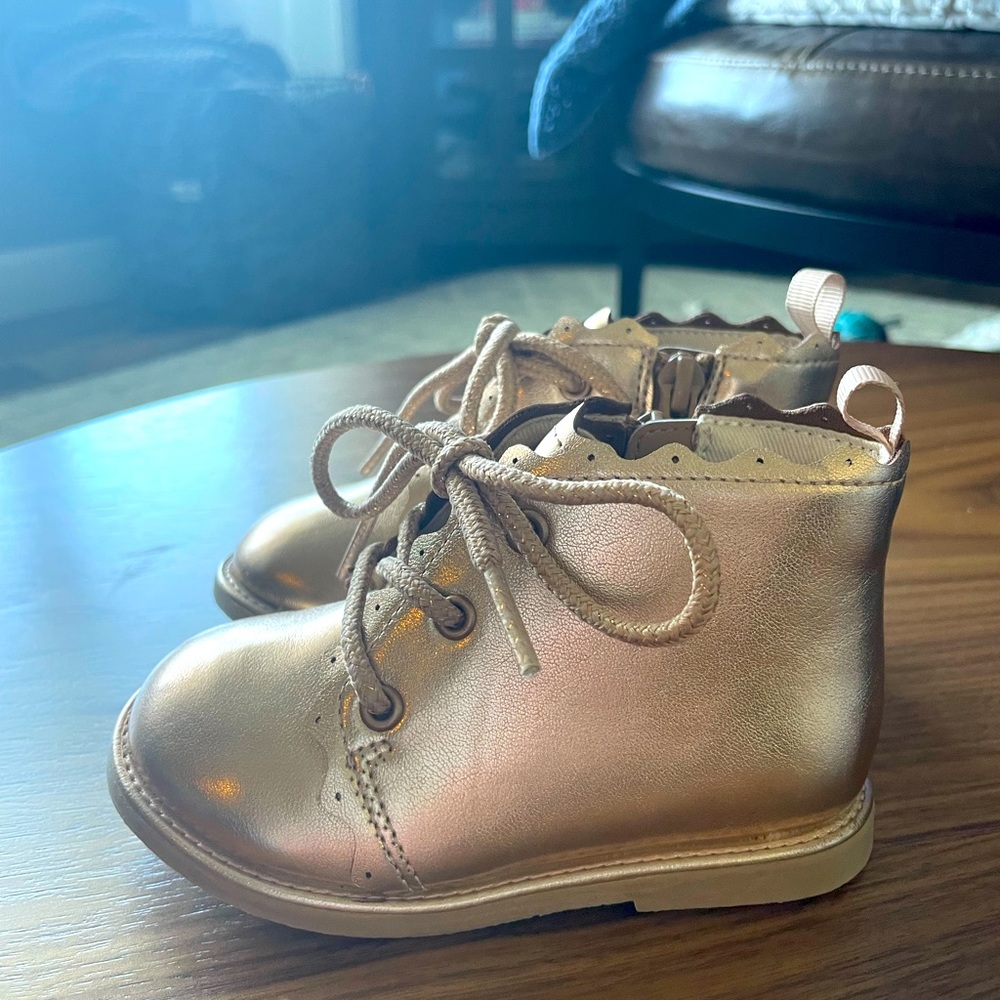 Gap toddler gold metallic faux-leather size 6